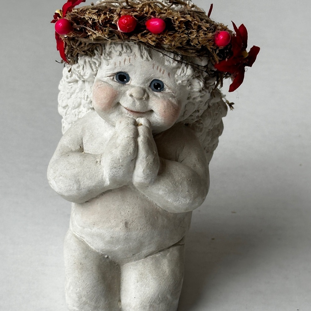 Dreamsicle Cherubic Angel Sculpture - White with Red Accent